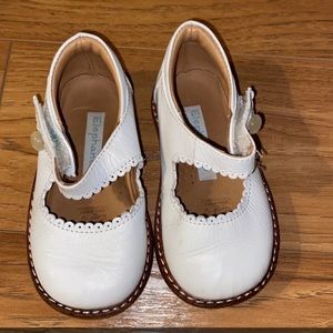Elephantito white dress shoes. Size 6.